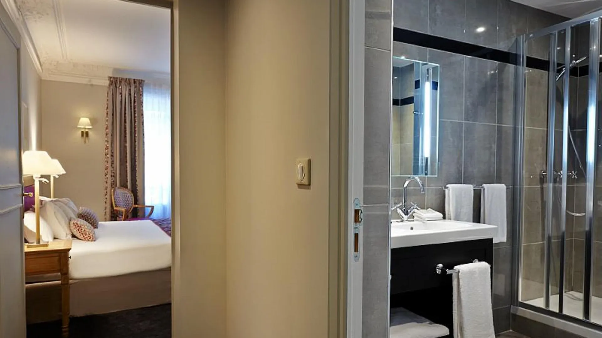 Royal Hotel Paris Champs Elysees