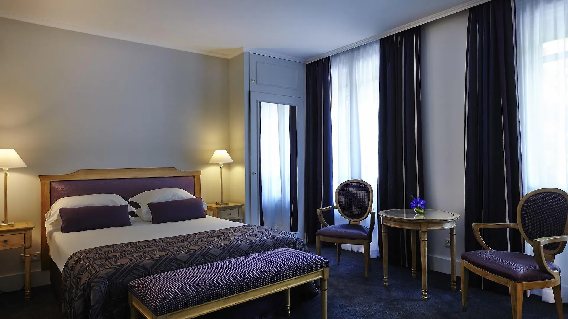 Royal Hotel Paris Champs Elysees