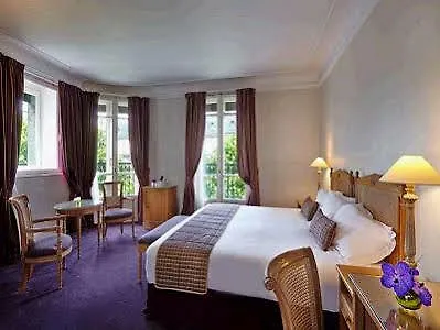 Royal Hotel Paris Champs Elysees